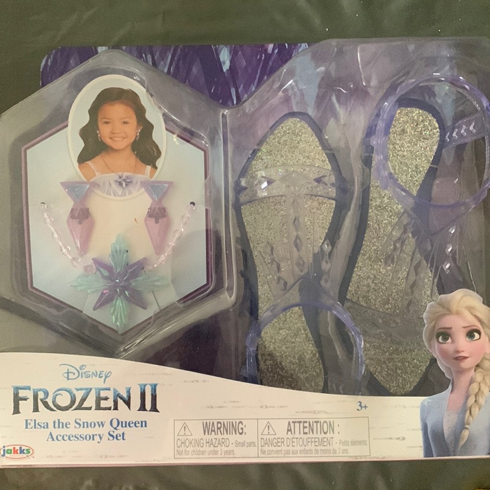 FROZEN II Elsa the snow queen accessory set